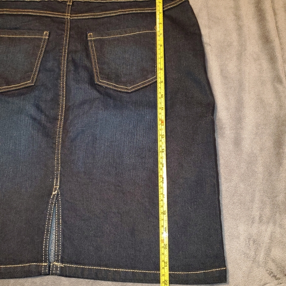 Ladies Dark Stretchy Denium skirt size 8 - Picture 8 of 11